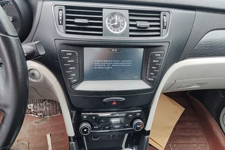 Used BAIC Senova X55 2016 1.5T CVT Elite Edition Audio And AC Panel
