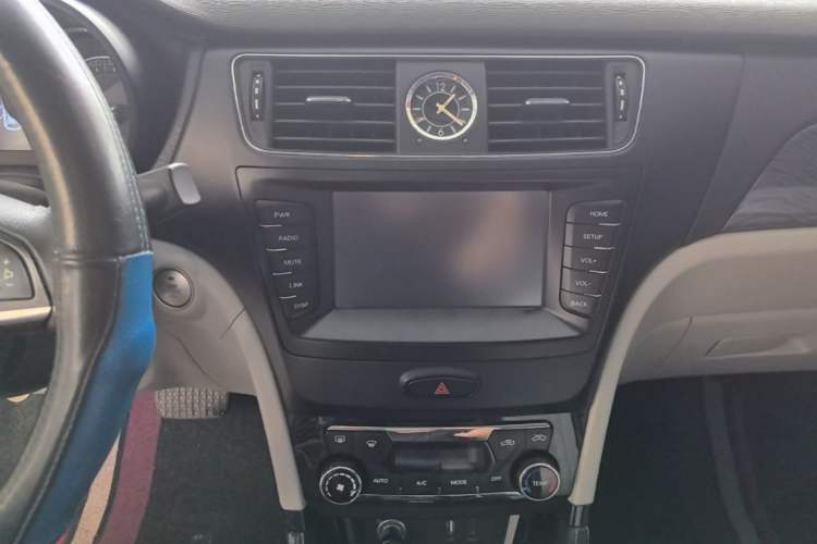 Used BAIC Senova X55 2016 1.5T CVT Elite Edition Audio And AC Panel