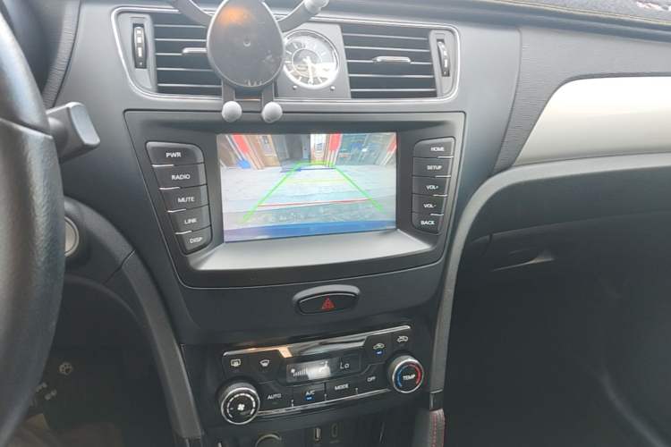 Used BAIC Senova X55 2016 1.5T CVT Elite Edition Audio And AC Panel