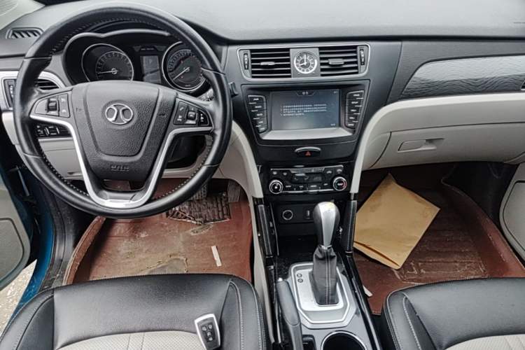 Used BAIC Senova X55 2016 1.5T CVT Elite Edition Center Console