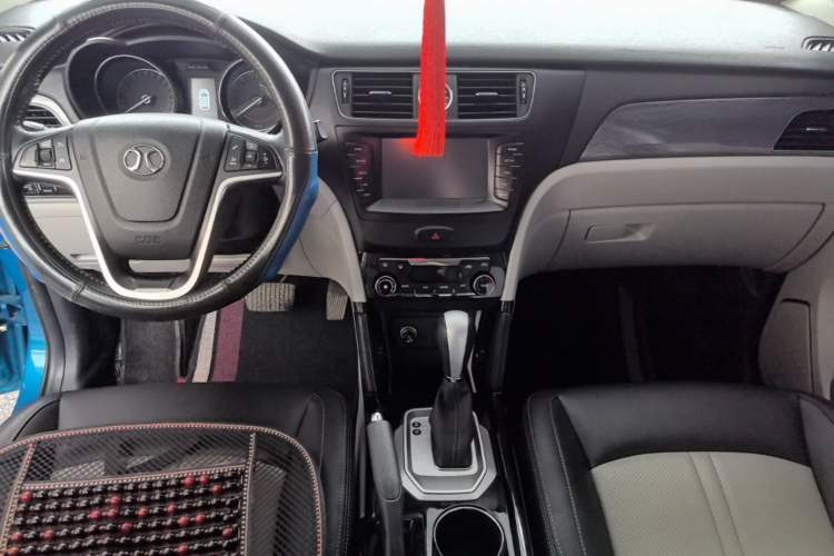 Used BAIC Senova X55 2016 1.5T CVT Elite Edition Center Console