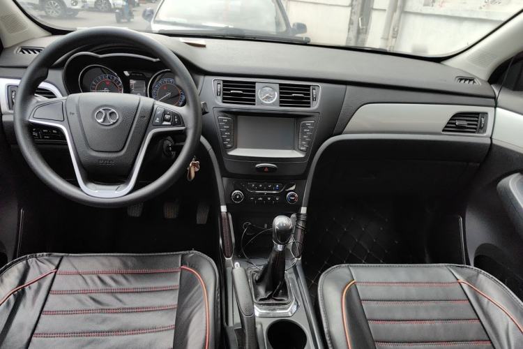 Used BAIC Senova X55 2016 1.5L Manual Comfort Version Center Console
