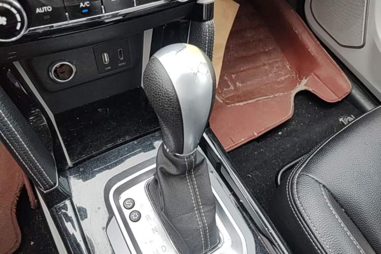 Used BAIC Senova X55 2016 1.5T CVT Elite Edition Gear Lever