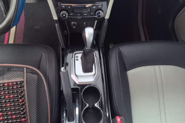 Used BAIC Senova X55 2016 1.5T CVT Elite Edition Gear Lever