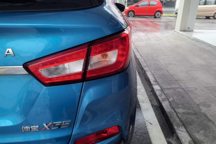 Used BAIC Senova X55 2016 1.5T CVT Elite Edition Right Rear Taillight