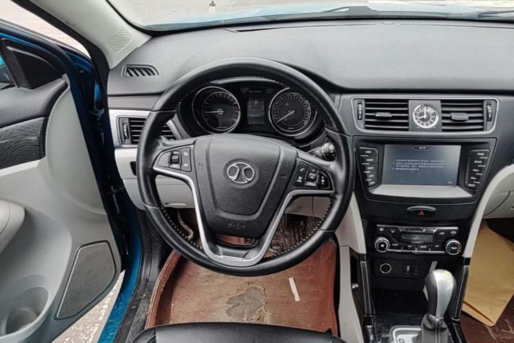Used BAIC Senova X55 2016 1.5T CVT Elite Edition Steering Wheel