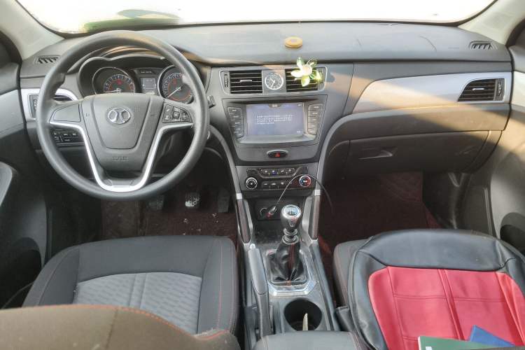 Used BAIC Senova X55 2016 1.5T manual comfort version Center Console