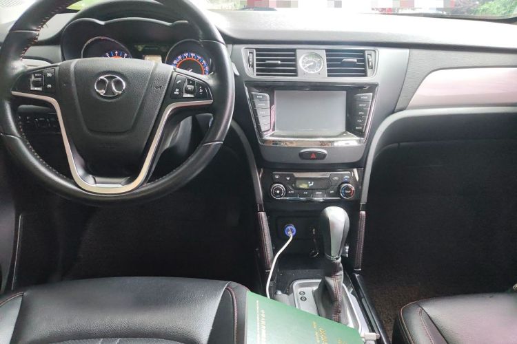 Used BAIC Senova X55 2016 1.5T CVT Elite Edition Center Console
