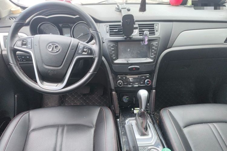 Used BAIC Senova X55 2016 1.5T CVT Elite Edition Center Console