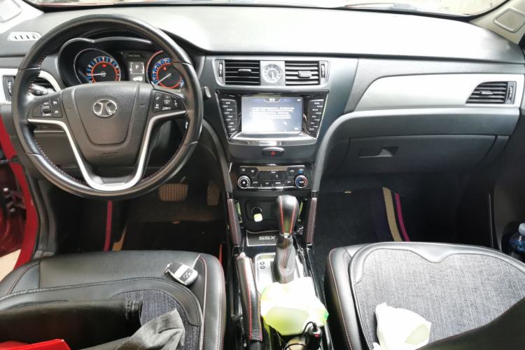 Used BAIC Senova X55 2016 1.5T CVT Luxury Edition Center Console
