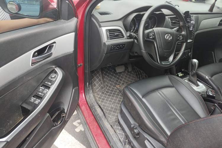 Used BAIC Senova X55 2016 1.5T CVT Elite Edition Driver Seat