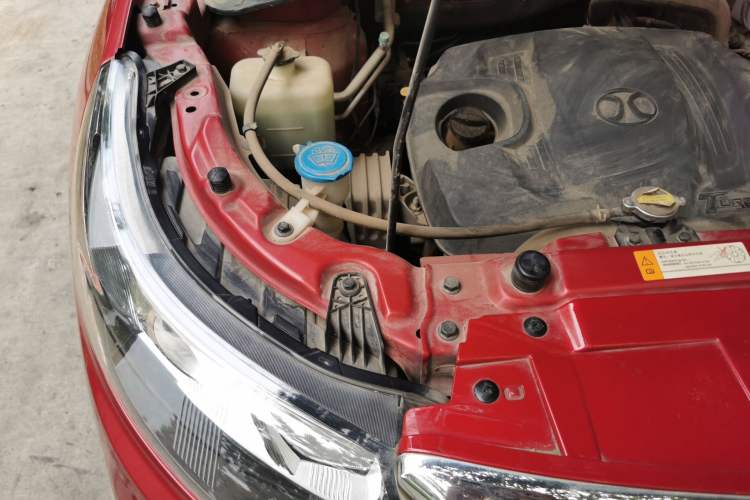Used BAIC Senova X55 2016 1.5T CVT Luxury Edition Engine Bay Right