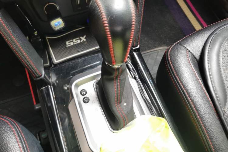 Used BAIC Senova X55 2016 1.5T CVT Luxury Edition Gear Lever