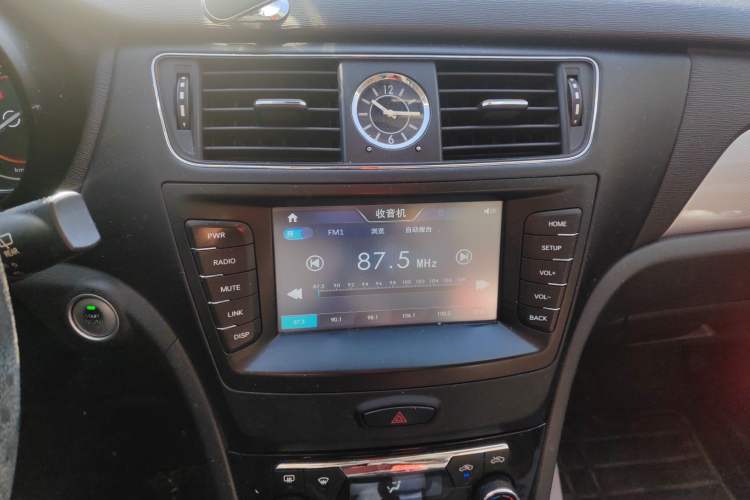 Used BAIC Senova X55 2016 1.5T CVT Elite Edition Audio And AC Panel