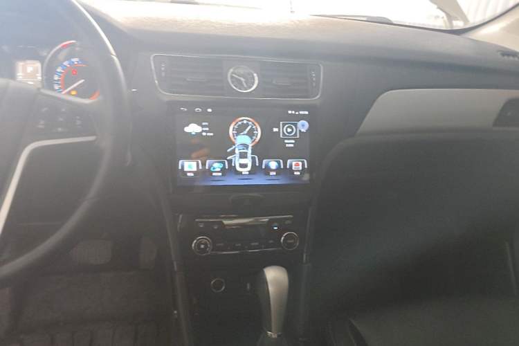 Used BAIC Senova X55 2016 1.5T CVT Elite Edition Audio And AC Panel