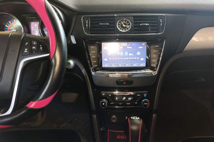 Used BAIC Senova X55 2016 1.5T CVT Luxury Edition Audio And AC Panel