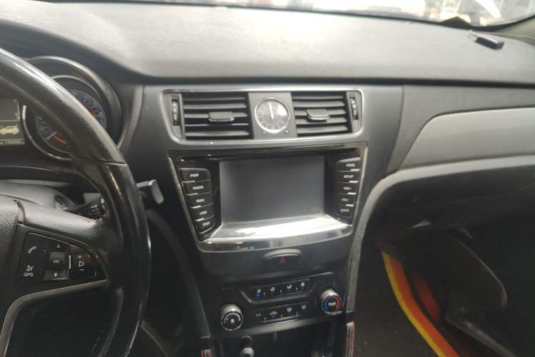 Used BAIC Senova X55 2016 1.5T Manual Elite Edition Audio And AC Panel