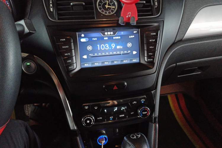 Used BAIC Senova X55 2016 1.5T CVT Elite Edition Audio And AC Panel