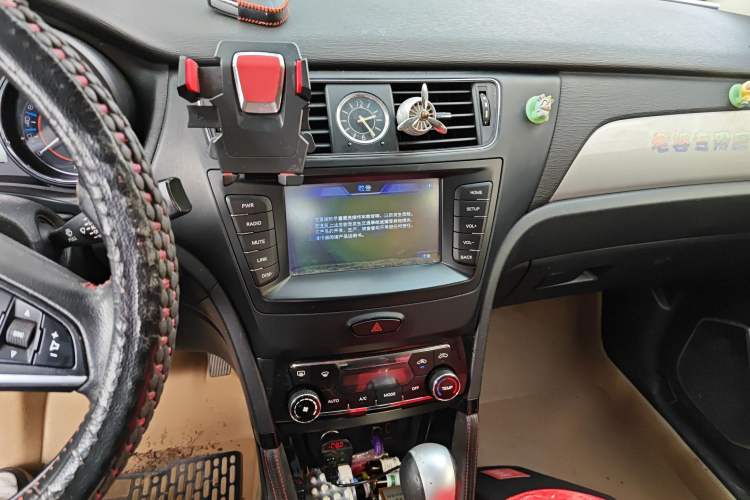 Used BAIC Senova X55 2016 1.5T CVT Elite Edition Audio And AC Panel