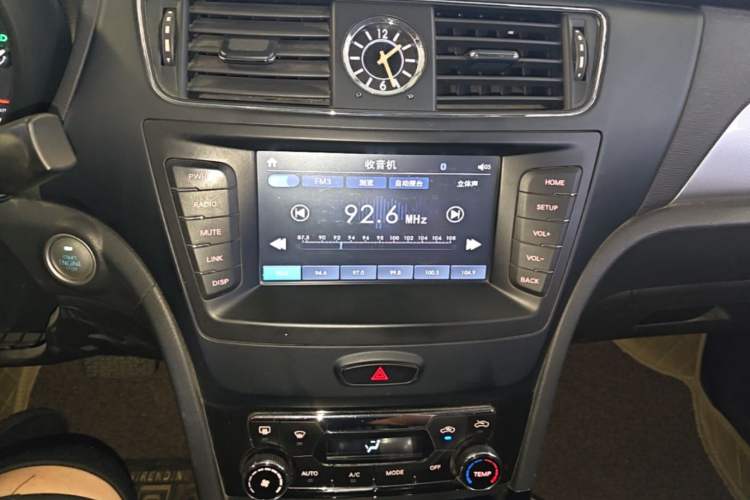 Used BAIC Senova X55 2016 1.5T CVT Elite Edition Audio And AC Panel