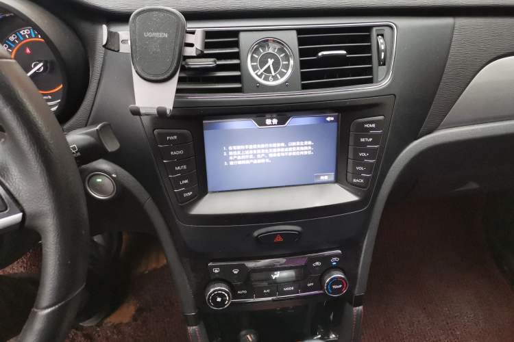 Used BAIC Senova X55 2016 1.5T CVT Elite Edition Audio And AC Panel