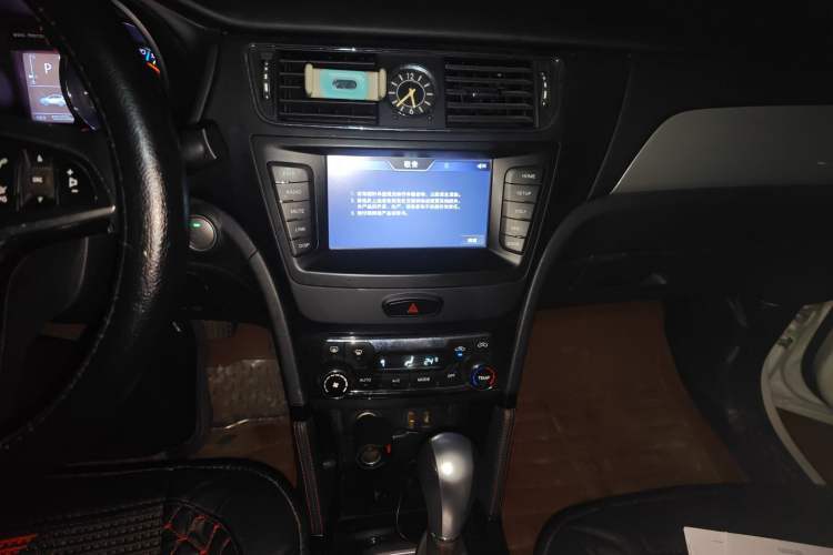 Used BAIC Senova X55 2016 1.5T CVT Elite Edition Audio And AC Panel