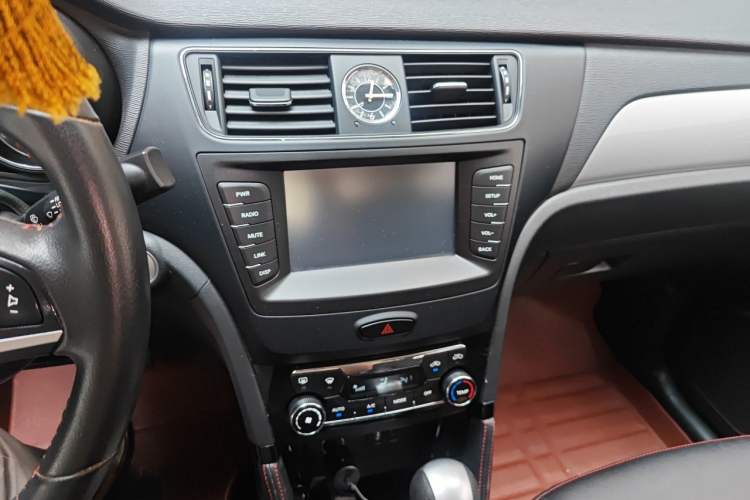 Used BAIC Senova X55 2016 1.5T CVT Elite Edition Audio And AC Panel