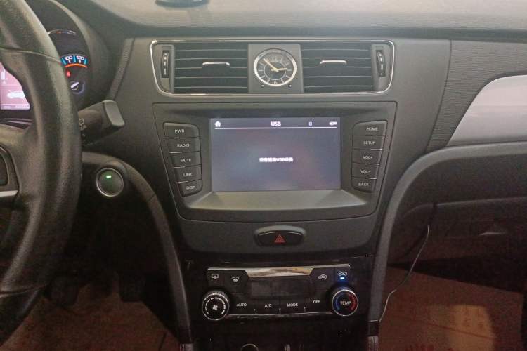 Used BAIC Senova X55 2016 1.5T Manual Elite Edition Audio And AC Panel