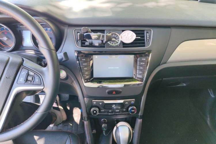 Used BAIC Senova X55 2016 1.5T CVT Luxury Edition Audio And AC Panel
