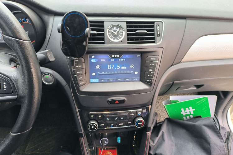 Used BAIC Senova X55 2016 1.5T Manual Elite Edition Audio And AC Panel