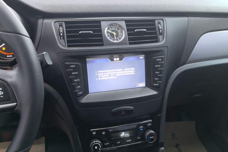 Used BAIC Senova X55 2016 1.5T CVT Elite Edition Audio And AC Panel
