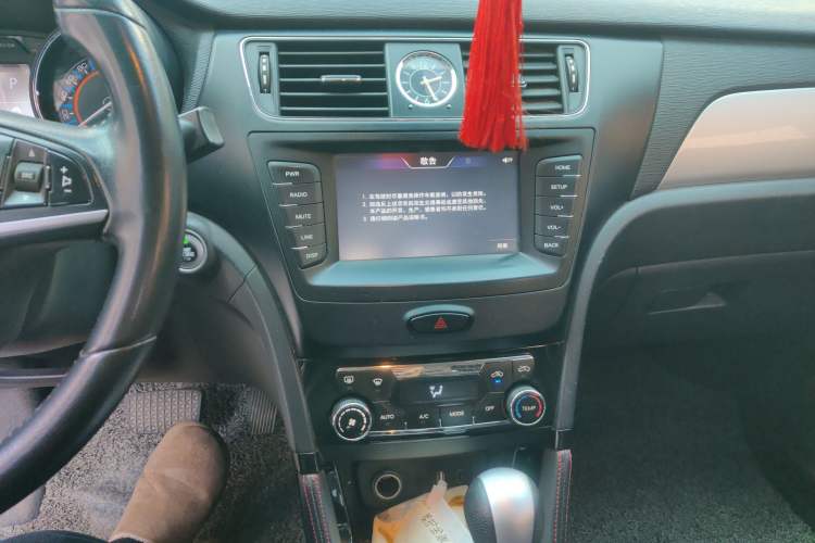 Used BAIC Senova X55 2016 1.5T CVT Elite Edition Audio And AC Panel