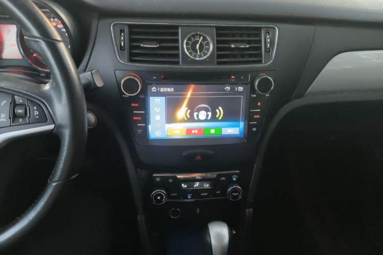Used BAIC Senova X55 2016 1.5T CVT Elite Edition Audio And AC Panel