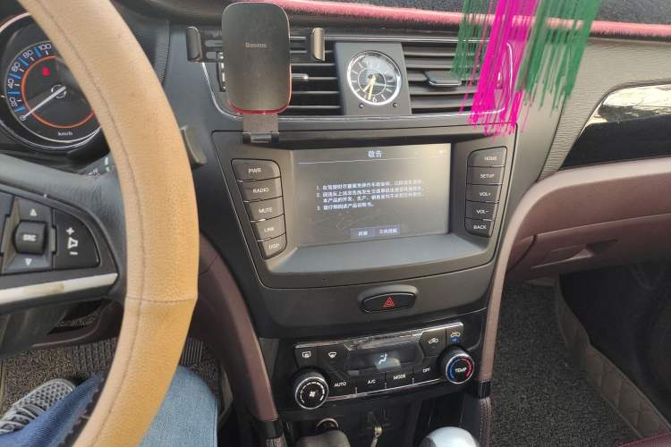 Used BAIC Senova X55 2016 1.5T CVT Elite Edition Audio And AC Panel