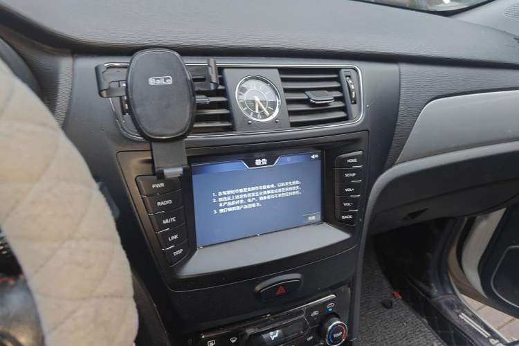 Used BAIC Senova X55 2016 1.5T CVT Elite Edition Audio And AC Panel