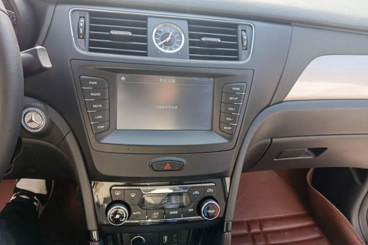 Used BAIC Senova X55 2016 1.5T CVT Elite Edition Audio And AC Panel
