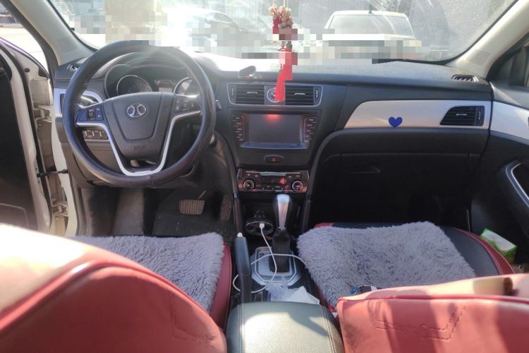 Used BAIC Senova X55 2016 1.5T CVT Elite Edition Center Console