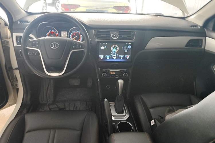 Used BAIC Senova X55 2016 1.5T CVT Elite Edition Center Console