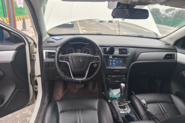Used BAIC Senova X55 2016 1.5T CVT Elite Edition Center Console