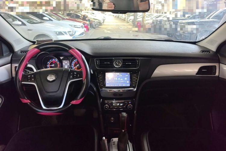 Used BAIC Senova X55 2016 1.5T CVT Luxury Edition Center Console