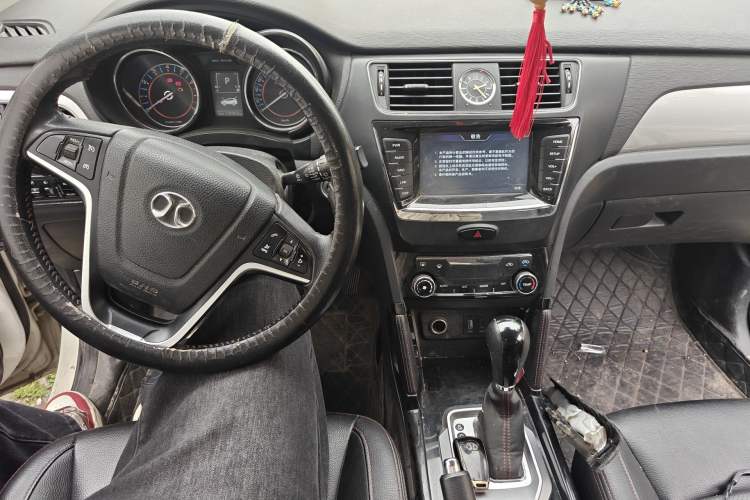 Used BAIC Senova X55 2016 1.5T CVT Luxury Edition Center Console
