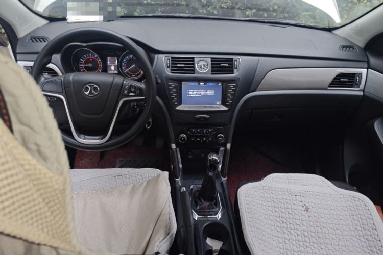 Used BAIC Senova X55 2016 1.5L Manual Comfort Version Center Console