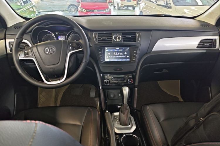 Used BAIC Senova X55 2016 1.5T CVT Elite Edition Center Console
