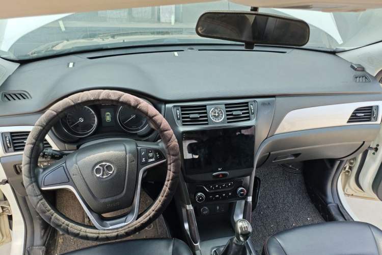 Used BAIC Senova X55 2016 1.5L Manual Comfort Version Center Console
