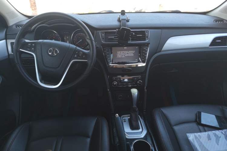Used BAIC Senova X55 2016 1.5T CVT Luxury Edition Center Console