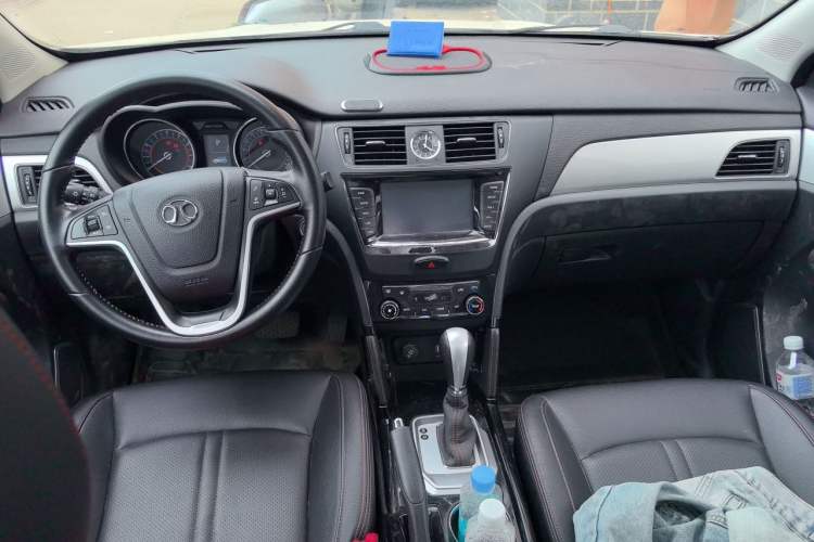 Used BAIC Senova X55 2016 1.5T CVT Luxury Edition Center Console