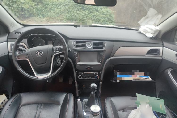 Used BAIC Senova X55 2016 1.5L Manual Elite Edition Center Console