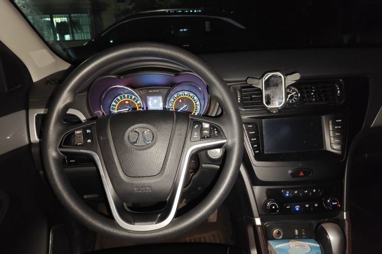 Used BAIC Senova X55 2016 1.5T CVT Comfort Version Center Console
