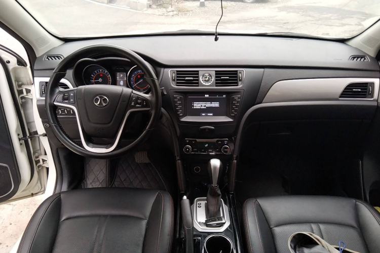 Used BAIC Senova X55 2016 1.5T CVT Elite Edition Center Console