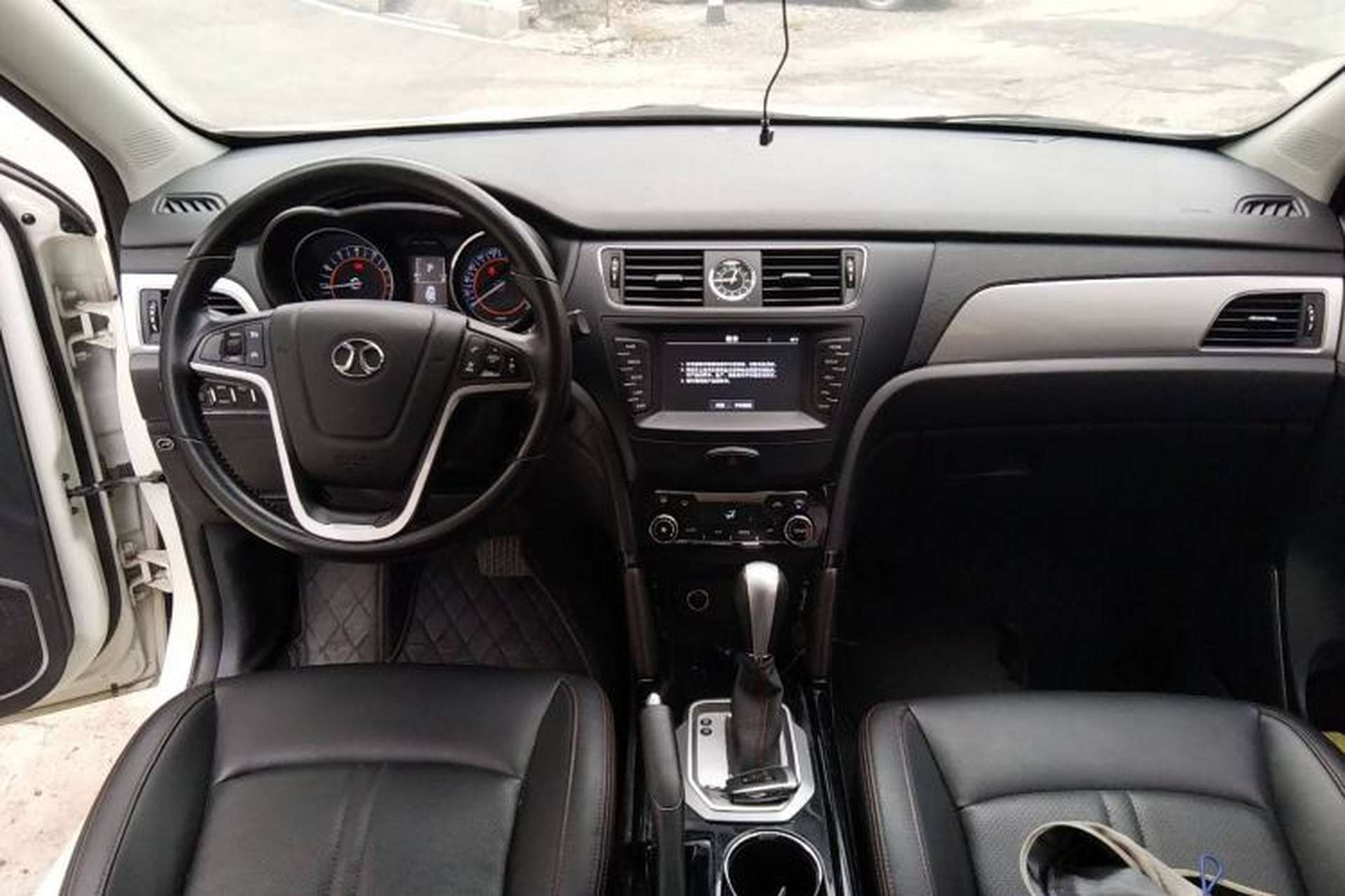 Used BAIC Senova X55 2016 1.5T CVT Elite Edition Center Console